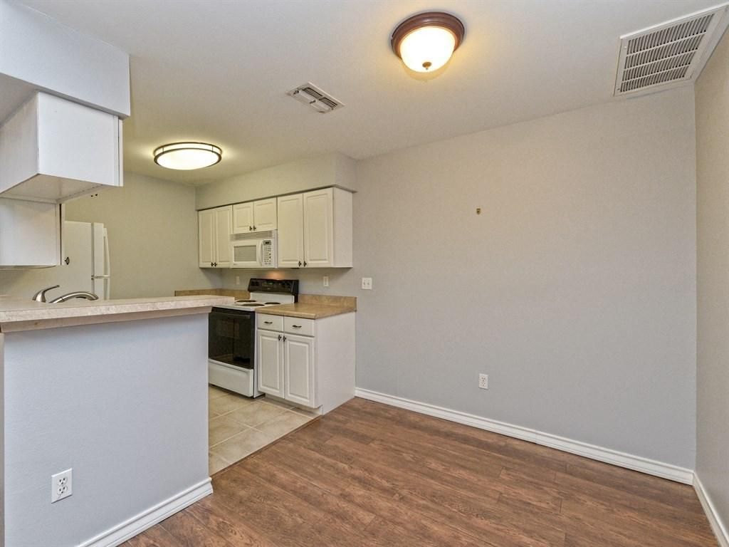 114 E 31st St #204 Austin, Texas 78705