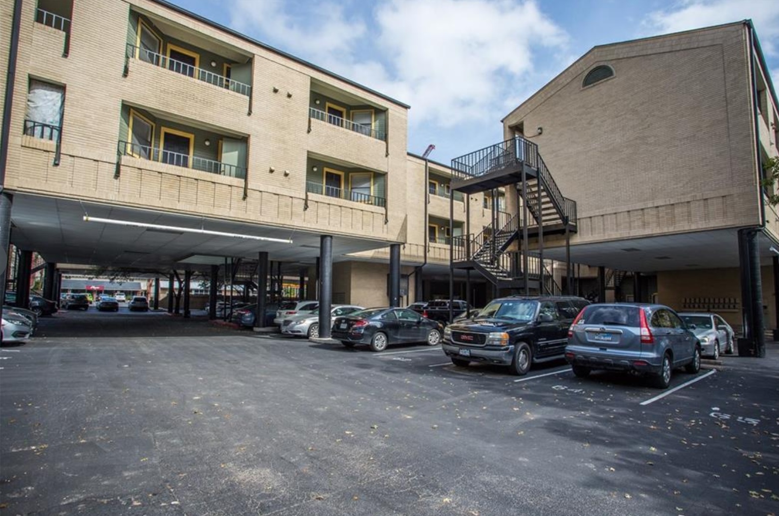 701 W 24th St #123 Austin, TX 78705 Austin, Texas
