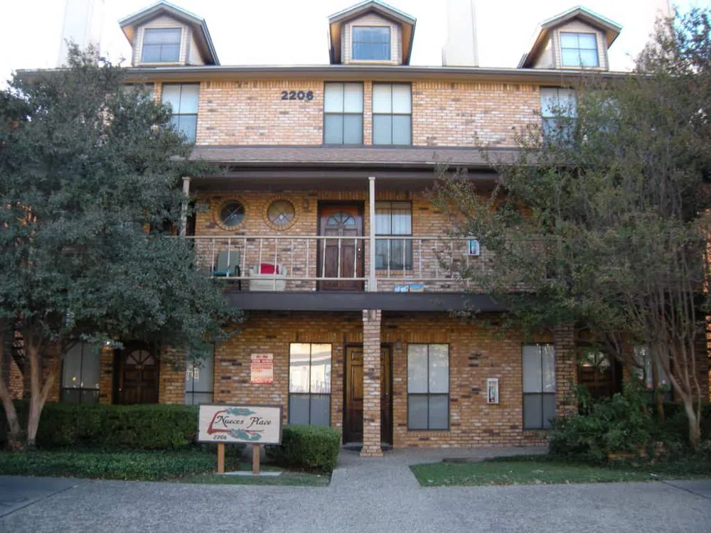 2206 Nueces #111 Austin, Texas 78705