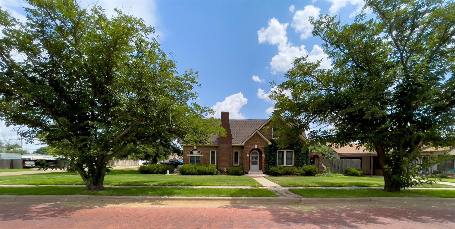 705 W Garza Street