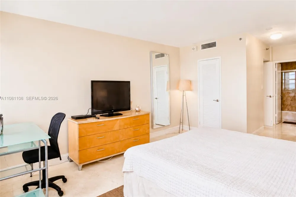 100 Lincoln Rd #1121 Miami Beach, FL 33139