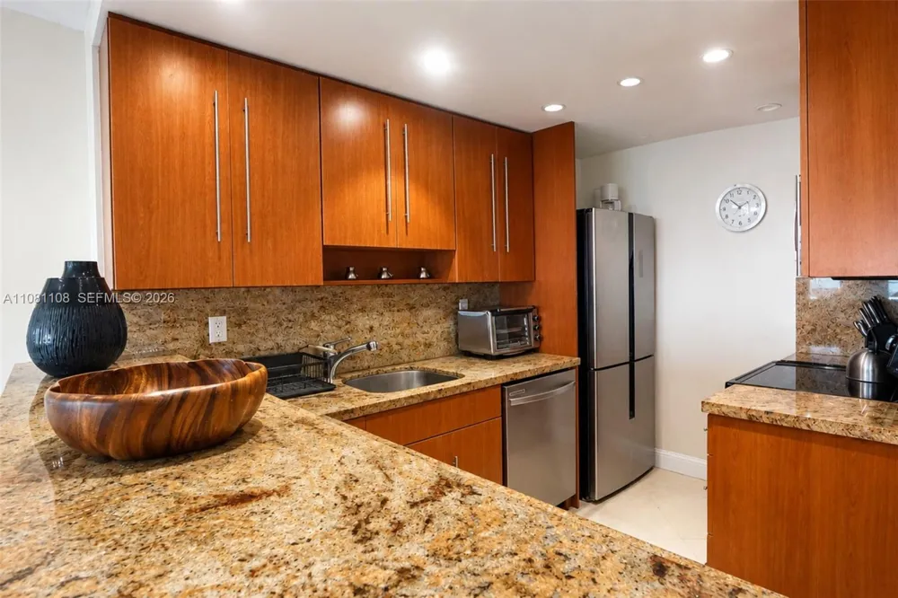 100 Lincoln Rd #1121 Miami Beach, FL 33139