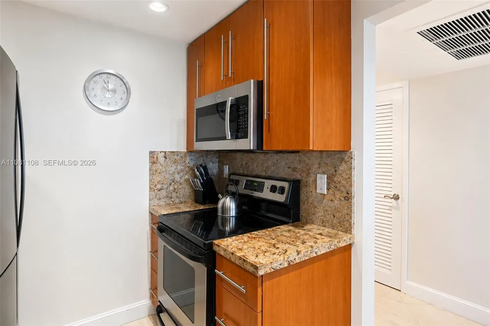 100 Lincoln Rd #1121 Miami Beach, FL 33139