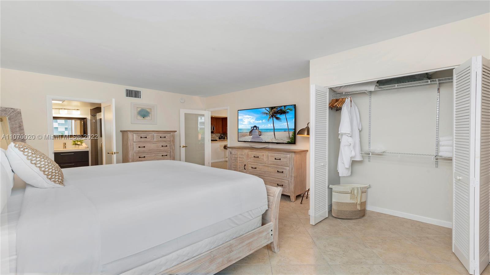 2301 Collins Ave #301 Miami Beach, FL 33139