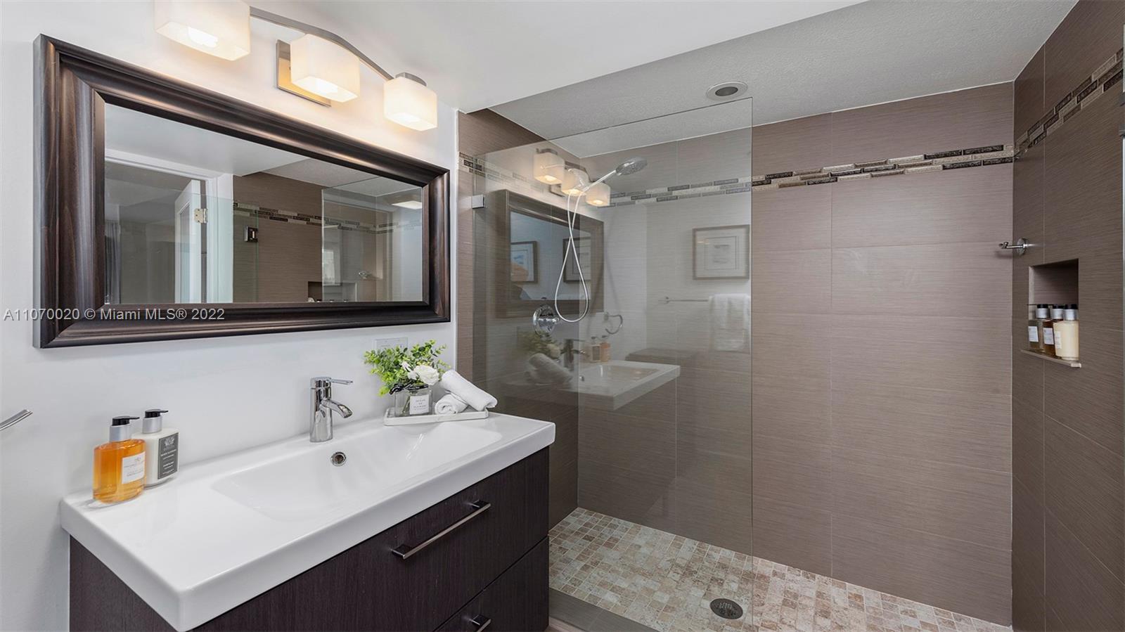 2301 Collins Ave #301 Miami Beach, FL 33139