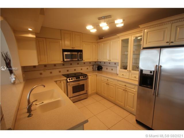 5151 COLLINS AV #1030 Miami Beach, FL 33140