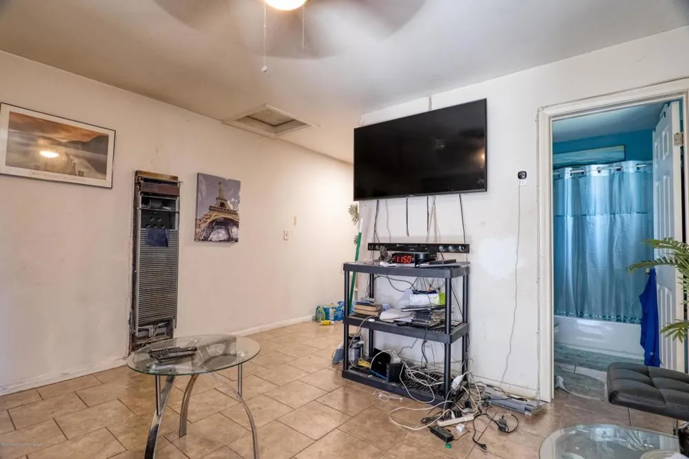 11415 Link Street Los Angeles, CA 90061