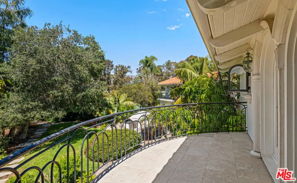28899 Cliffside Drive Malibu, CA 90265
