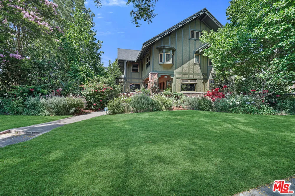 4311 Victoria Park Drive Los Angeles, CA 90019