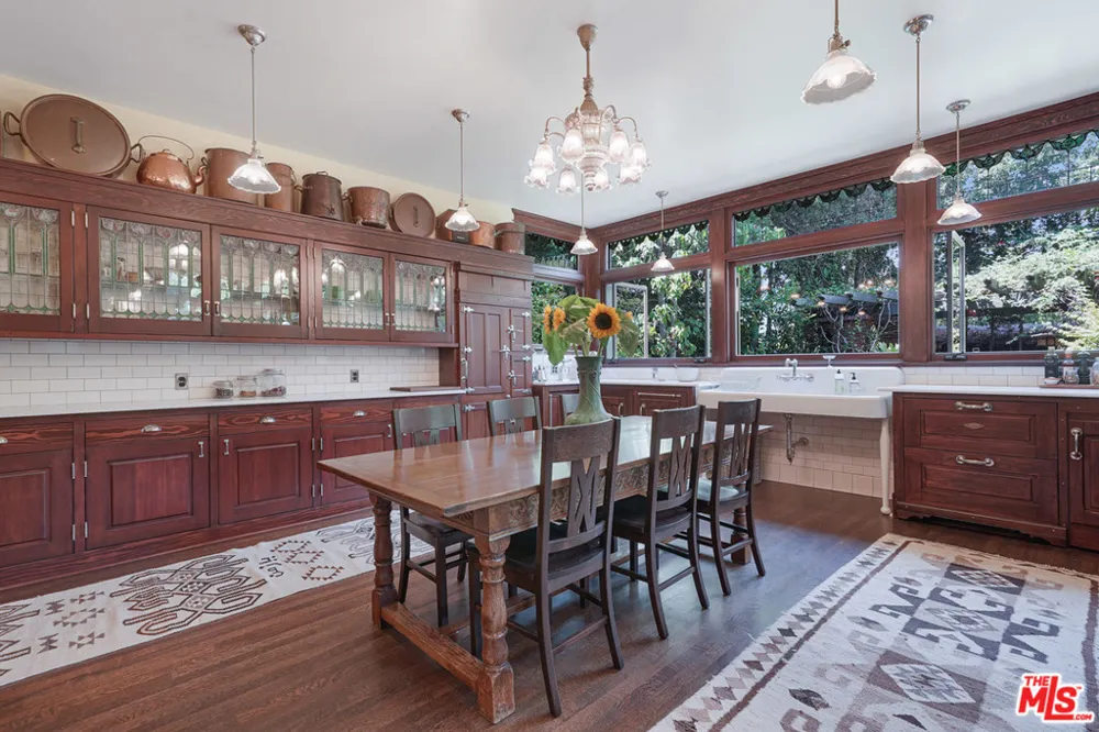 4311 Victoria Park Drive Los Angeles, CA 90019