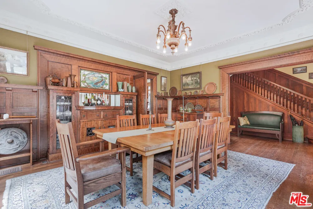 4311 Victoria Park Drive Los Angeles, CA 90019