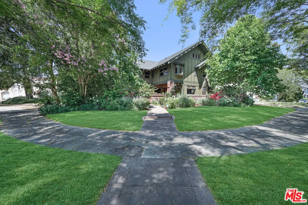 4311 Victoria Park Drive Los Angeles, CA 90019