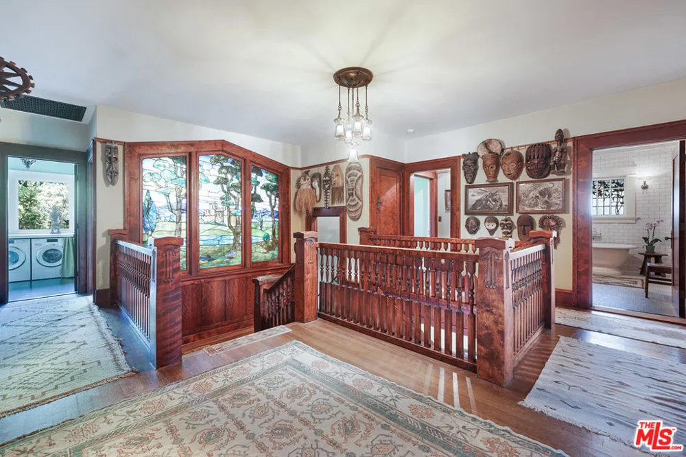 4311 Victoria Park Drive Los Angeles, CA 90019