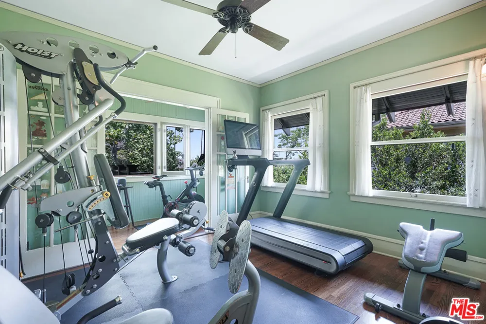 4311 Victoria Park Drive Los Angeles, CA 90019