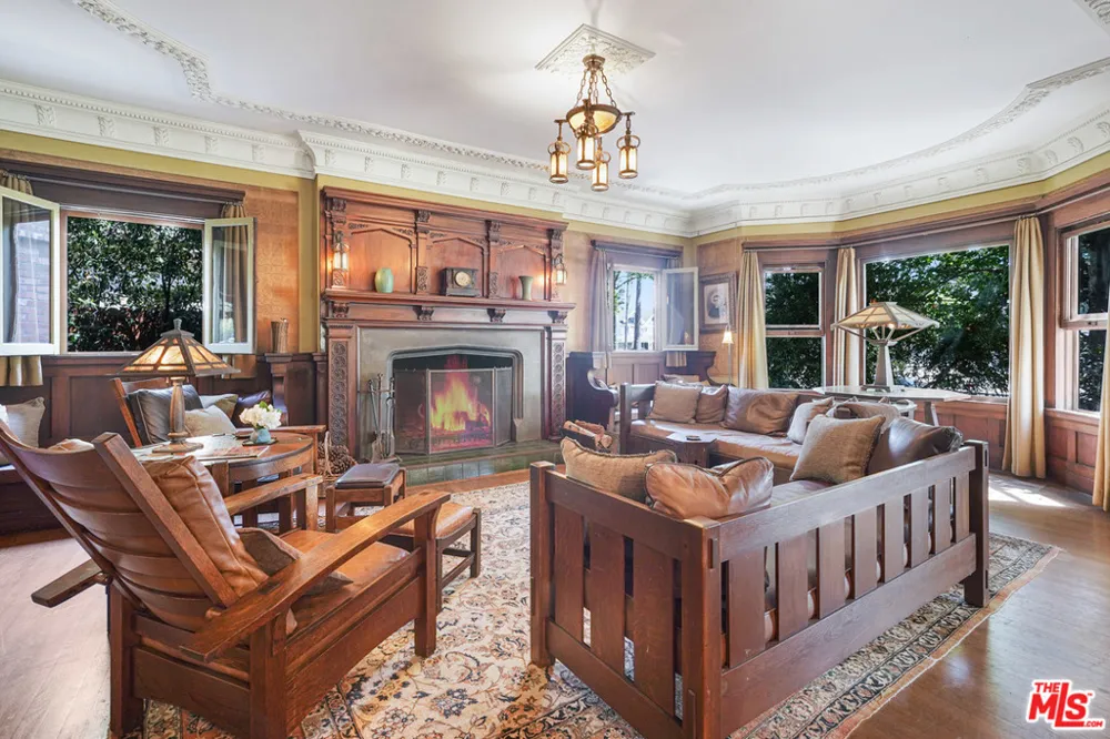 4311 Victoria Park Drive Los Angeles, CA 90019