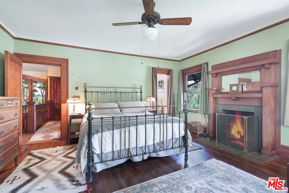 4311 Victoria Park Drive Los Angeles, CA 90019