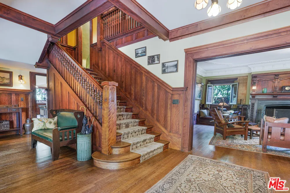 4311 Victoria Park Drive Los Angeles, CA 90019