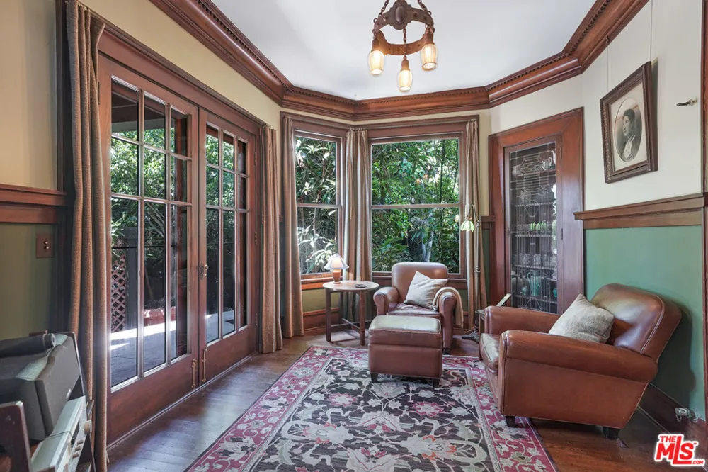 4311 Victoria Park Drive Los Angeles, CA 90019