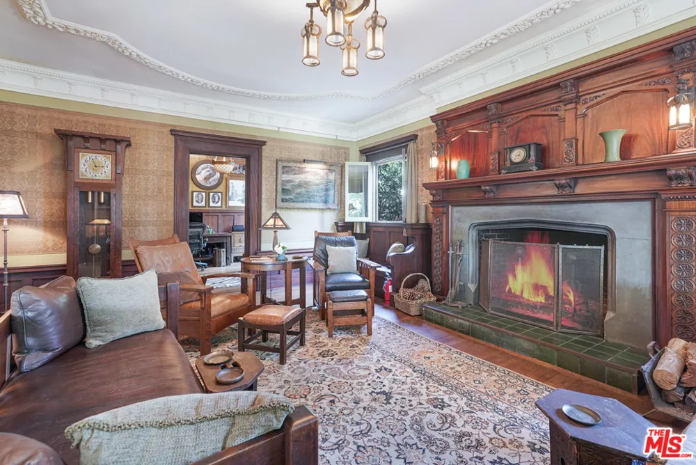 4311 Victoria Park Drive Los Angeles, CA 90019