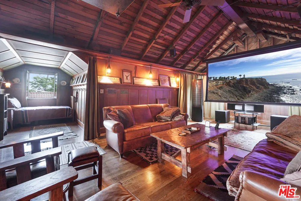 4311 Victoria Park Drive Los Angeles, CA 90019