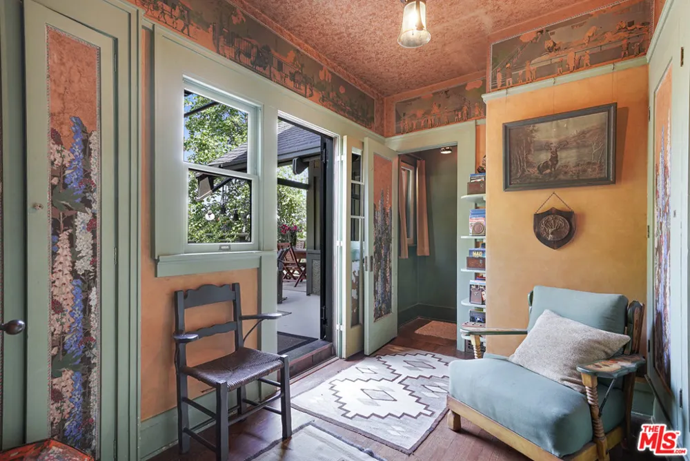 4311 Victoria Park Drive Los Angeles, CA 90019