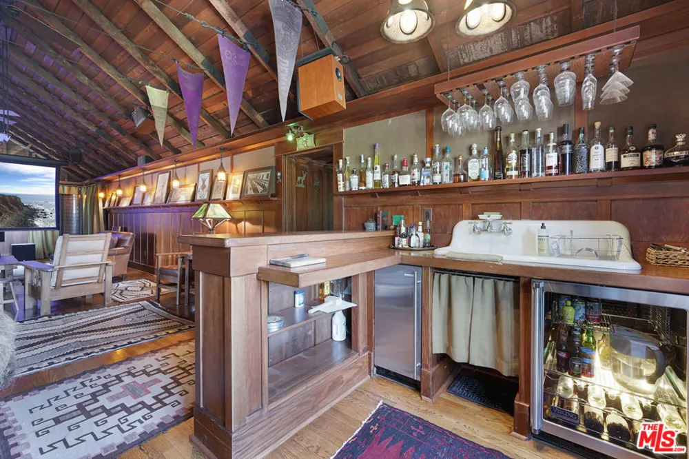 4311 Victoria Park Drive Los Angeles, CA 90019