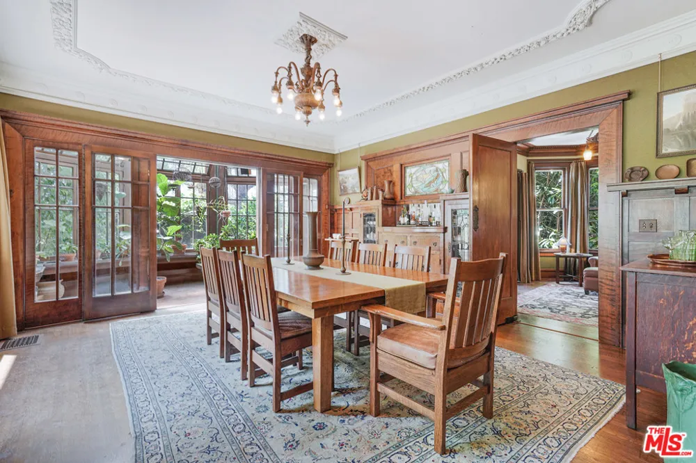 4311 Victoria Park Drive Los Angeles, CA 90019
