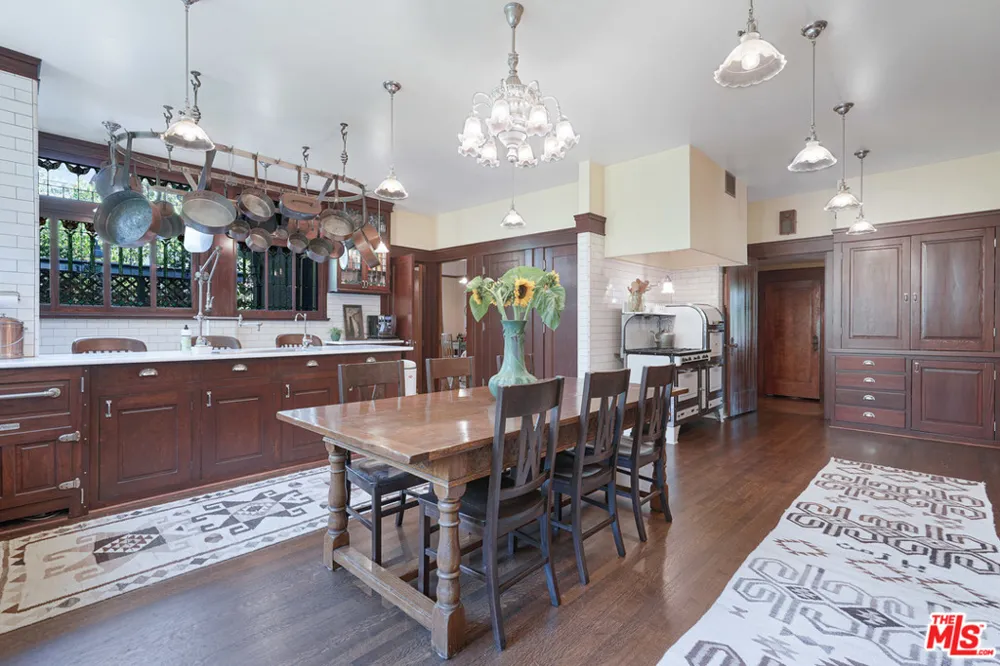 4311 Victoria Park Drive Los Angeles, CA 90019