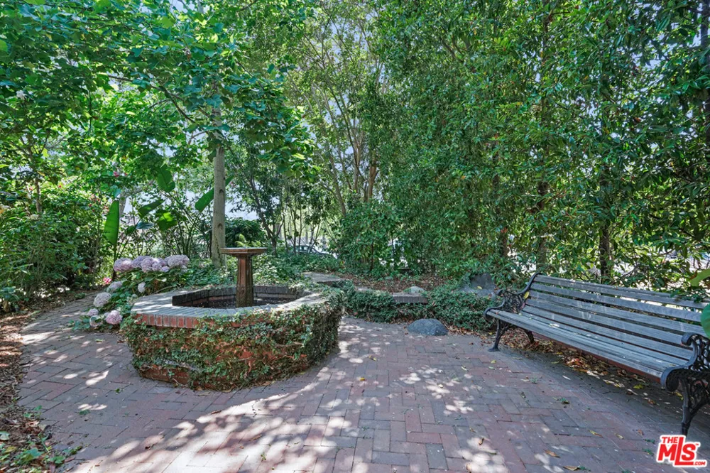 4311 Victoria Park Drive Los Angeles, CA 90019