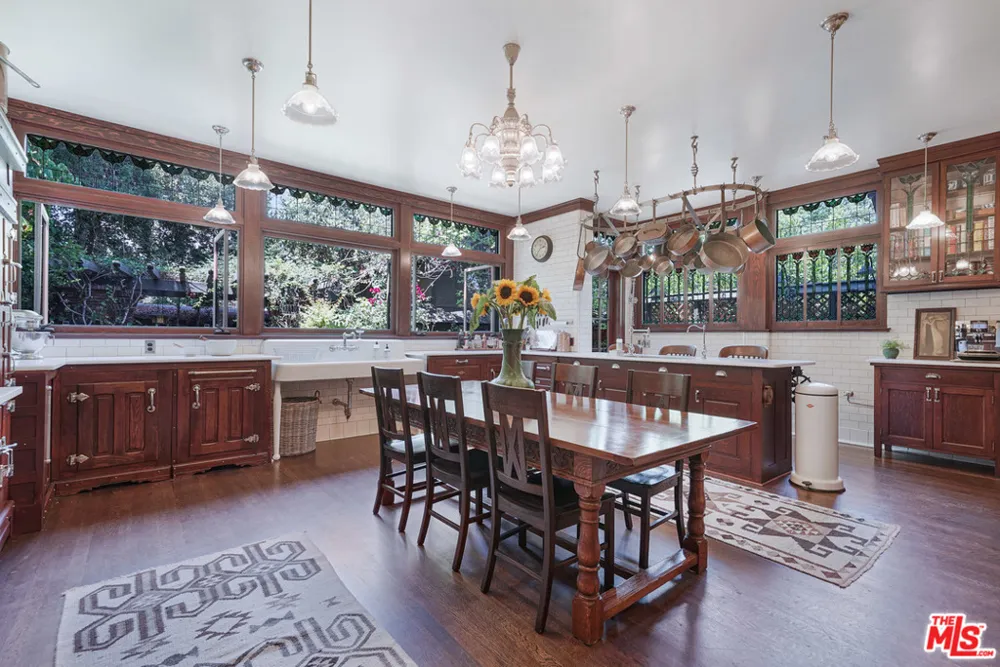 4311 Victoria Park Drive Los Angeles, CA 90019