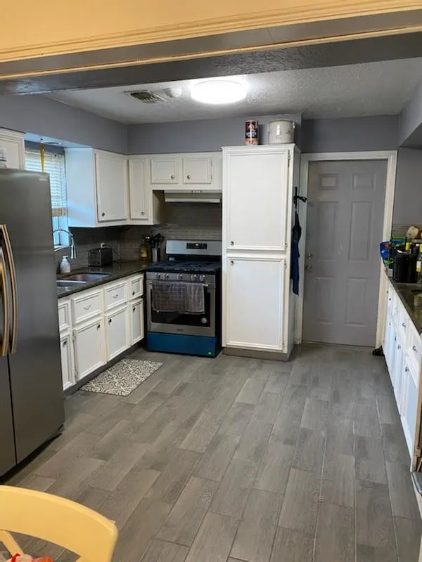 907 Twin Falls Road Houston, TX 77088
