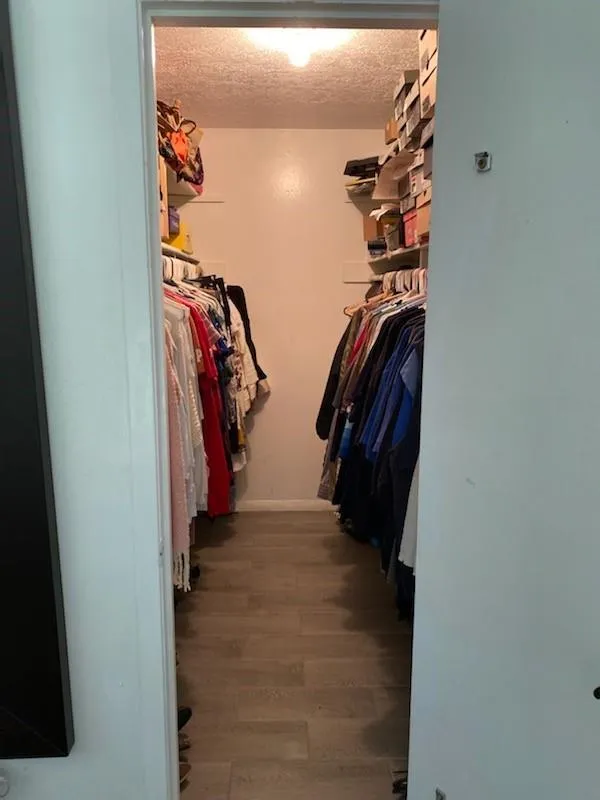 907 Twin Falls Road Houston, TX 77088
