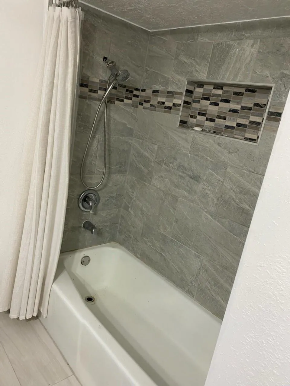 907 Twin Falls Road Houston, TX 77088