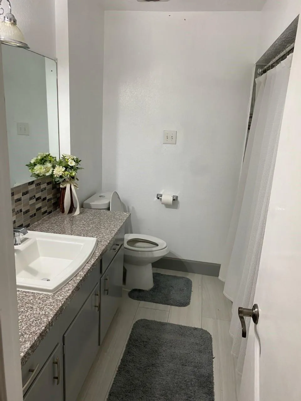 907 Twin Falls Road Houston, TX 77088