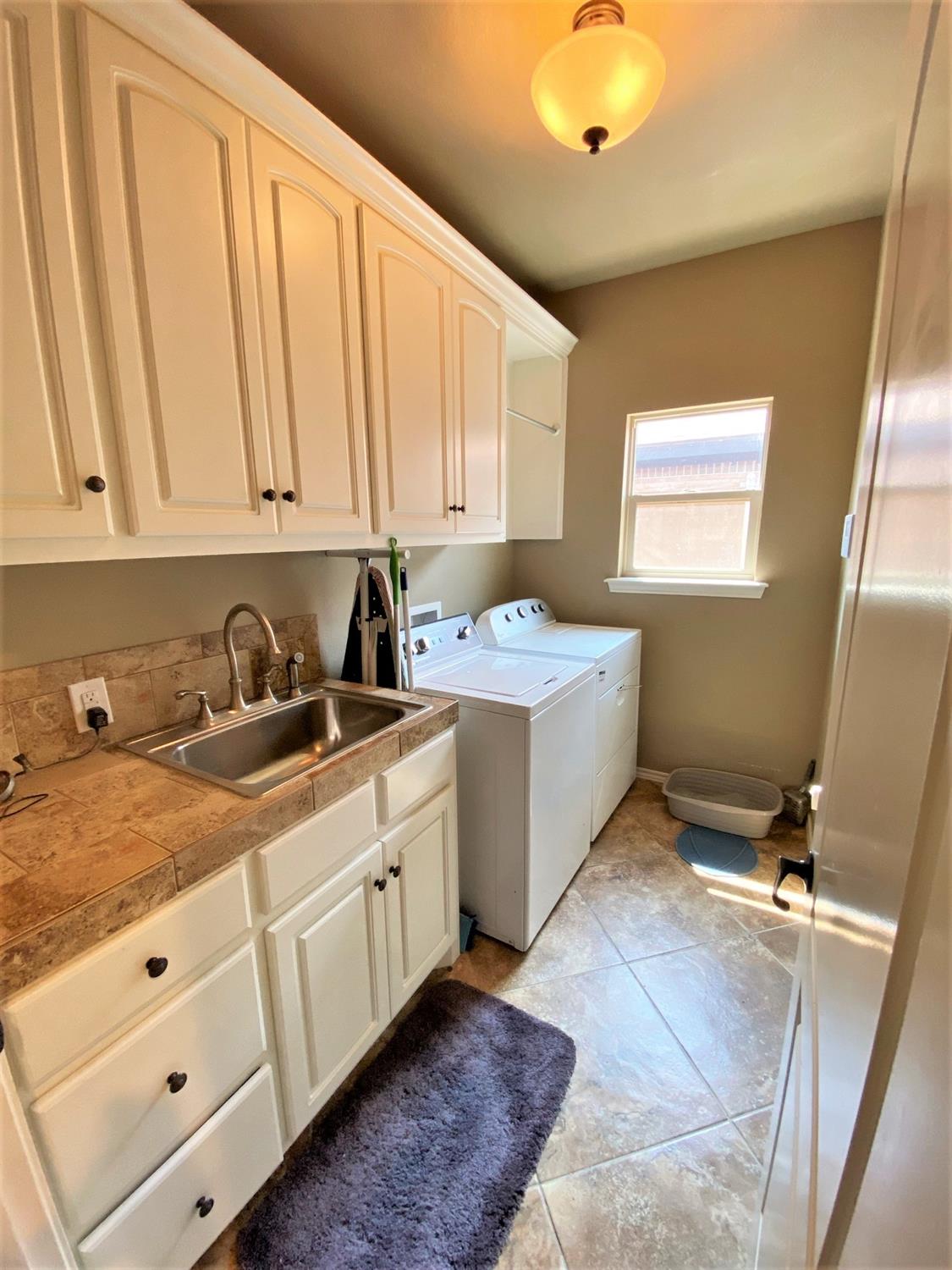 521 Ave T Shallowater, TX 79363