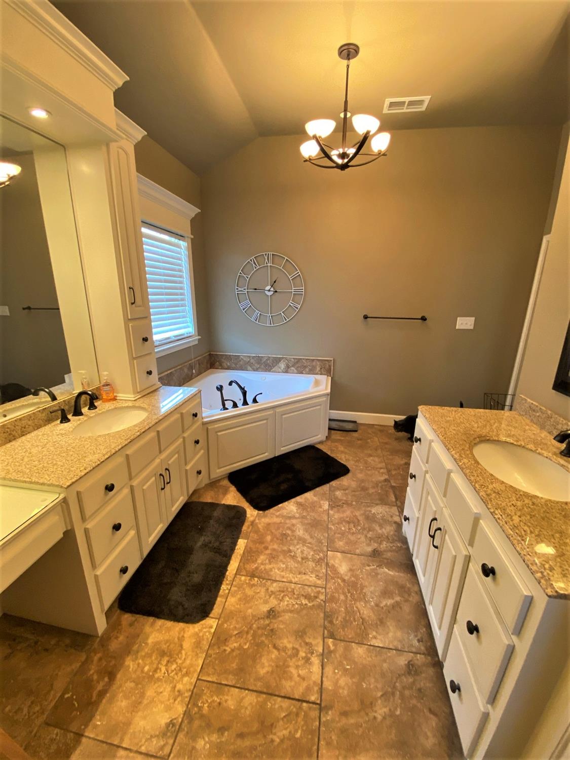 521 Ave T Shallowater, TX 79363