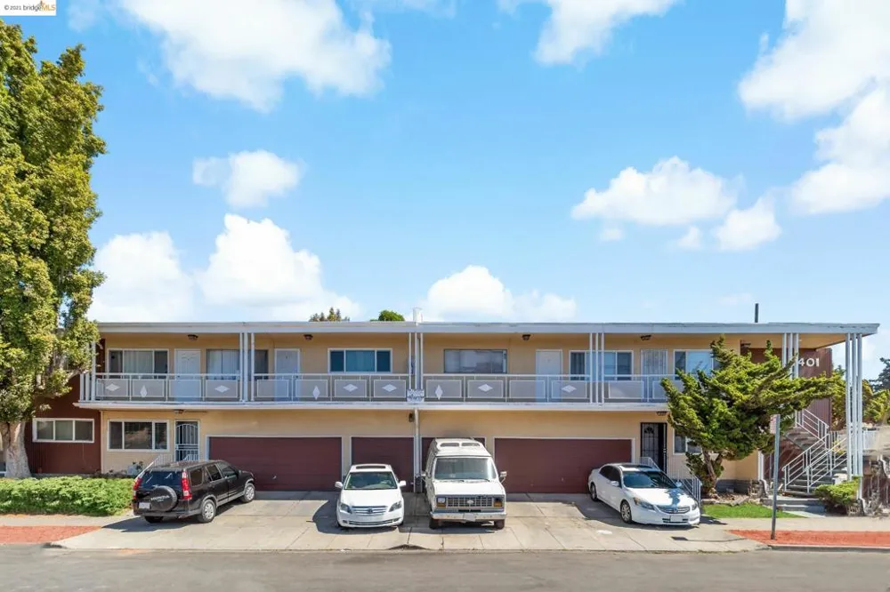 2401 Bartlett St Oakland, CA 94601