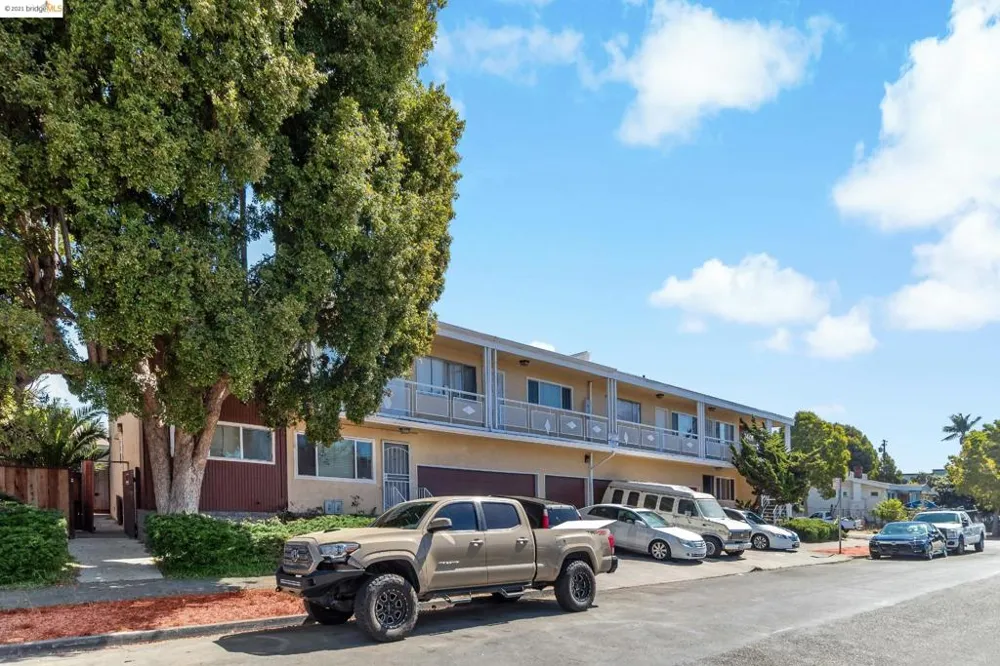2401 Bartlett St Oakland, CA 94601