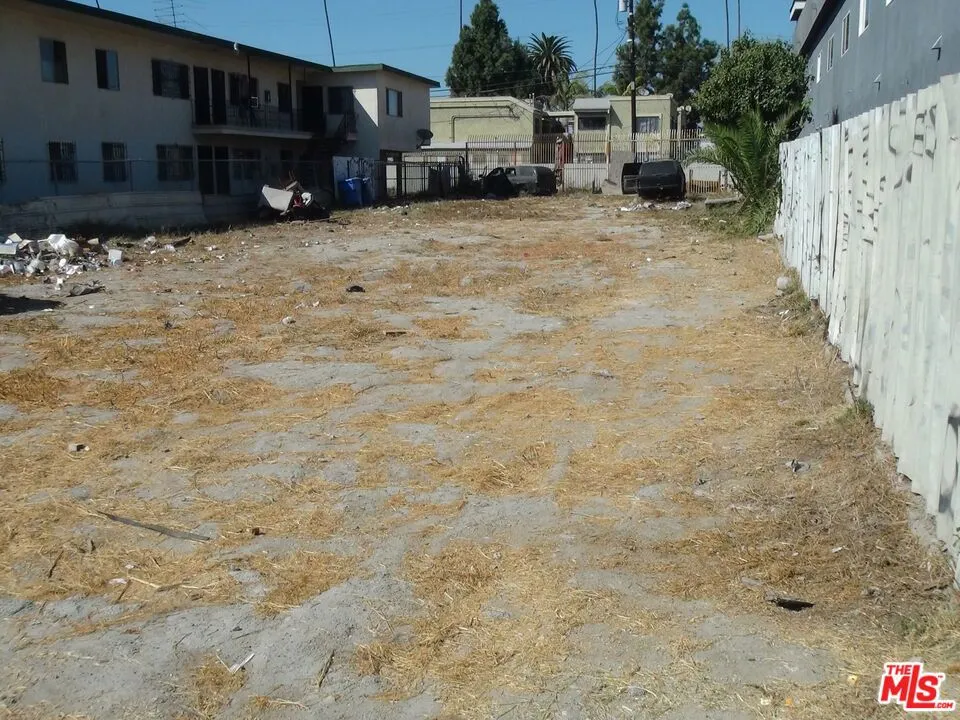 617 W 82Nd Street Los Angeles, CA 90044