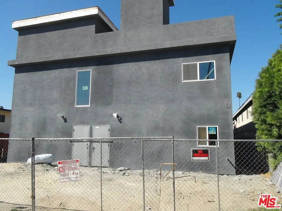 617 W 82Nd Street Los Angeles, CA 90044