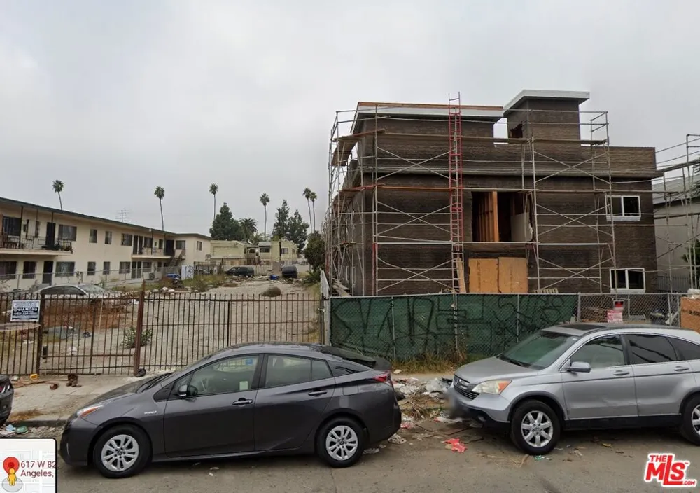 617 W 82Nd Street Los Angeles, CA 90044