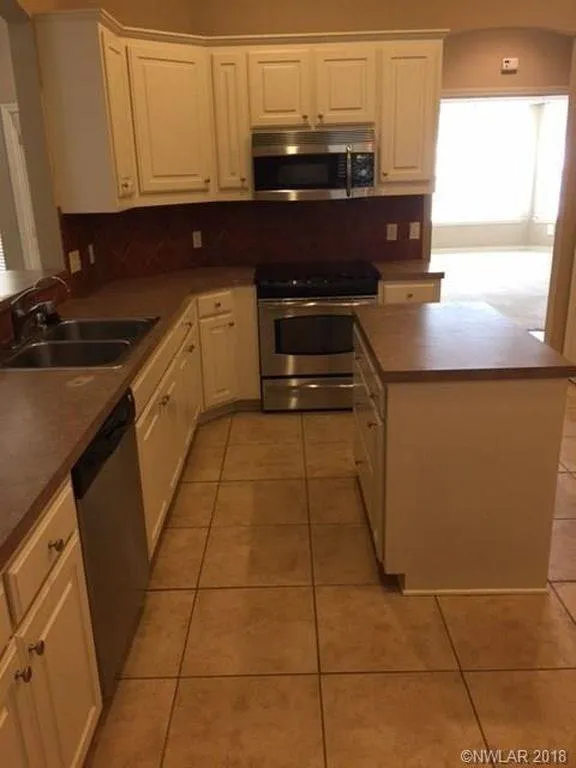 8125 Captain Mary Miller Drive Shreveport, LA 71115