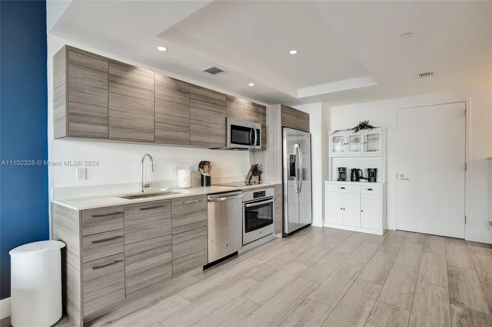 121 NE 34th St #2906 Miami, FL 33137