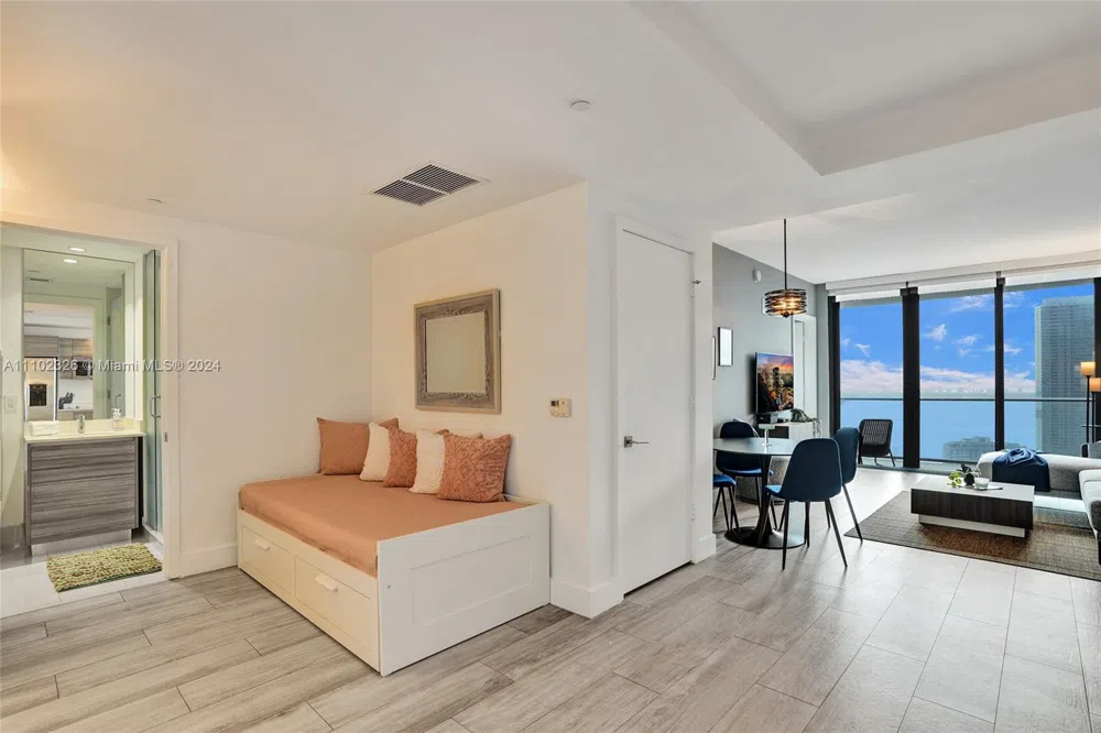 121 NE 34th St #2906 Miami, FL 33137