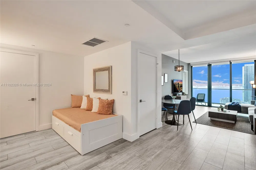 121 NE 34th St #2906 Miami, FL 33137