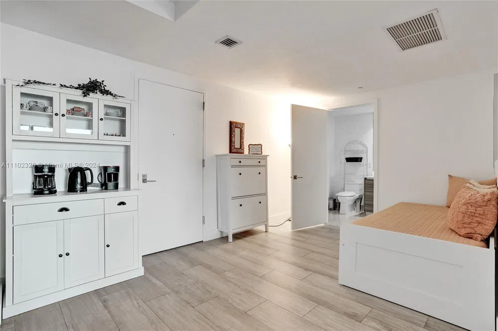 121 NE 34th St #2906 Miami, FL 33137