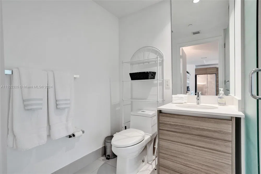 121 NE 34th St #2906 Miami, FL 33137