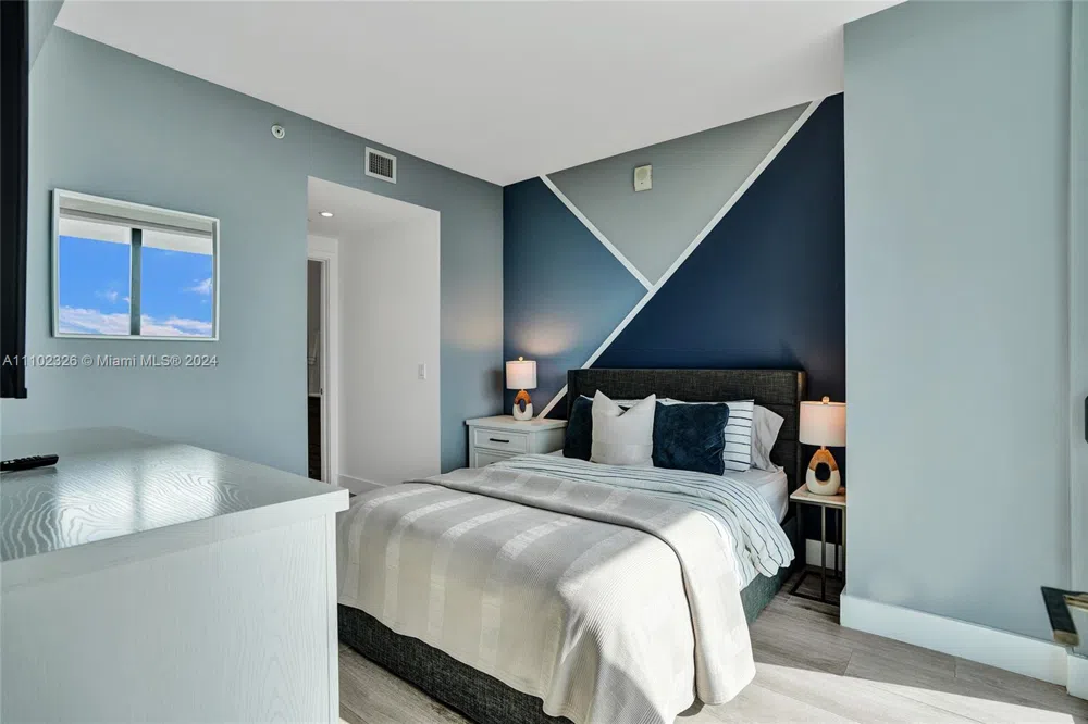 121 NE 34th St #2906 Miami, FL 33137