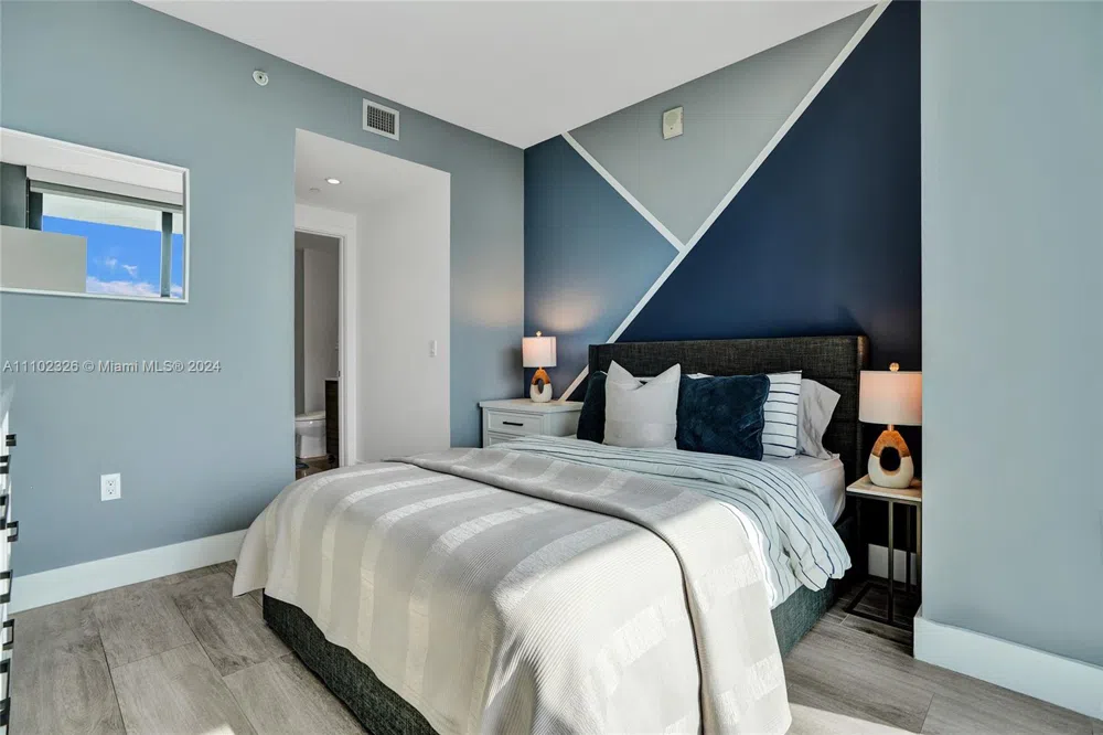 121 NE 34th St #2906 Miami, FL 33137