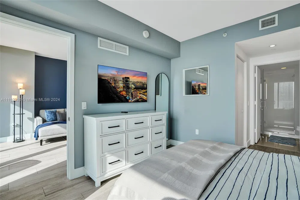 121 NE 34th St #2906 Miami, FL 33137
